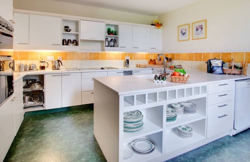 Crynant House | Penmaen House in the beautiful Swansea