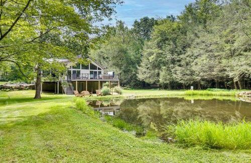 Belleville House | Pennsylvania Cabin Hideaway Hot Tub and Deck!