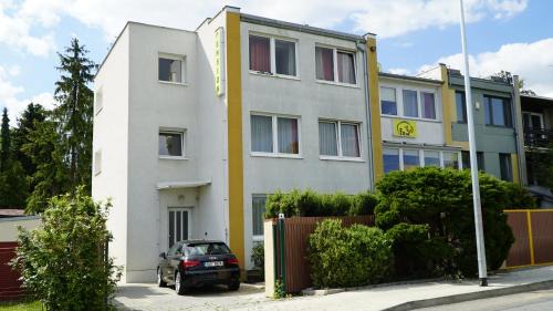 Prague 14 House | Pension FOX