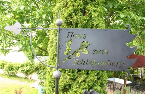 Wolfsbach House | Pension Haus zum Schlehenberg