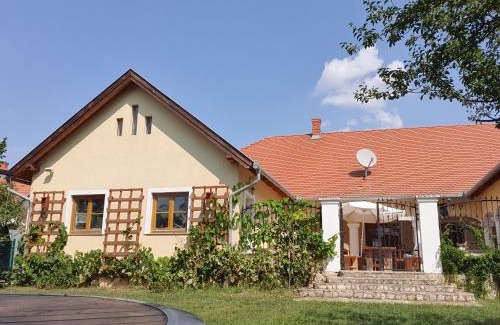 Locs House | Pension und Landhaus Steirerengel - Ferien & Jagd