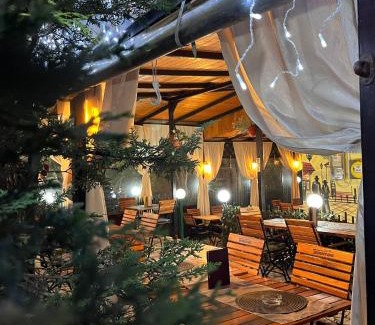 Navodari House | Pensiune Restaurant Arconi