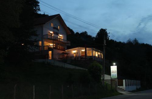 Malaia House | Pensiunea Alpina