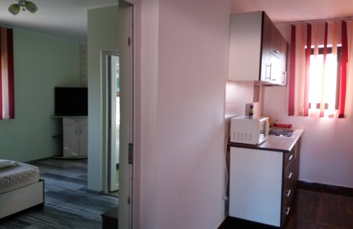 Corbu House | Pensiunea Bianca are 4 units of cazare, with terraces as foisor pentru gratar .