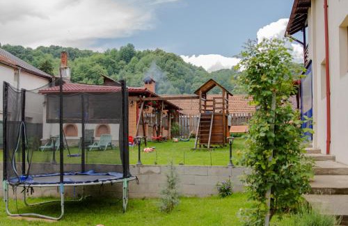 Corbeni House | Pensiunea Casa Elena
