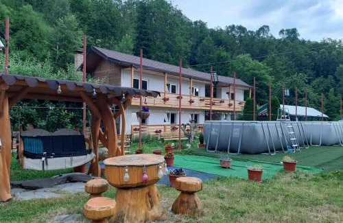 Brosteni House | Pensiunea Serbeca