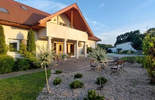 Lubicz Bed & Breakfast | Pensjonat Poranna Rosa