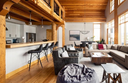 Saddle Ridge Cabin | Penthouse 1 (3-Bedroom) with Mountain view by Moonlight Basin Lodging