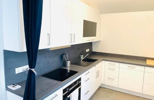 Neudorf-Weimershof Apartment | Penthouse 3 Bedrooms- Garden in Center
