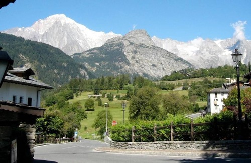 Pallusieux Apartment | Penthouse chalet apartment with 3 bedrooms/bathrooms + garden