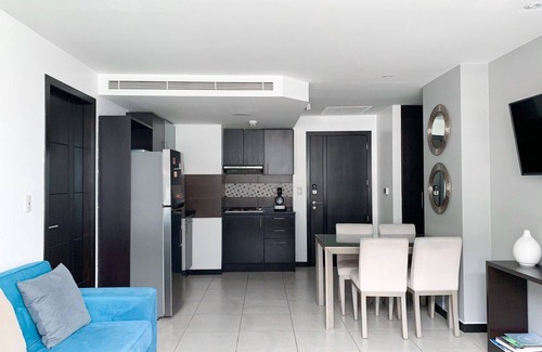 Puerto Santa Ana Apartment | Penthouse de 2 Habitaciones con Vista al rio y Parking
