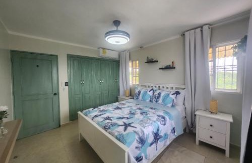 Barahona Apartment | Penthouse Apartment with Bay and Mountain Views, Rooftop BBQ, AC, Fast WiFi, Near Saladilla Beach, Barahona