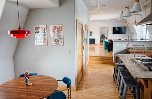 Westown Condo | Penthouse Fiserv, Bars, Perks & Big City Views Downtown Milwaukee