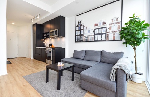 King West Village Condo | ⚡PENTHOUSE in Downtown Toronto with CN TOWER VIEWS + FREE PARKING!