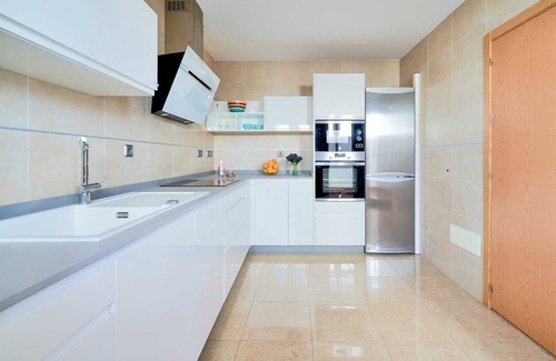 Churriana House | PENTHOUSE NEAR BEACH AND MALAGA CITY 600 Mb WIFI. MONTHLY PRICE ALSO AVAILABLE