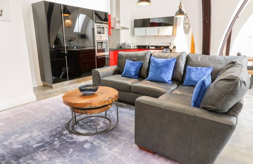 Moffat Apartment | PENTHOUSE ST. MARY'S CHURCH, pet friendly in Moffat