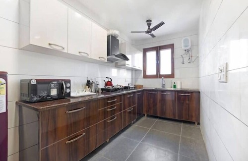 Sushant Lok Apartment | Penthouse W/Jacuzzi, Garden & Extra Room| Pets OK