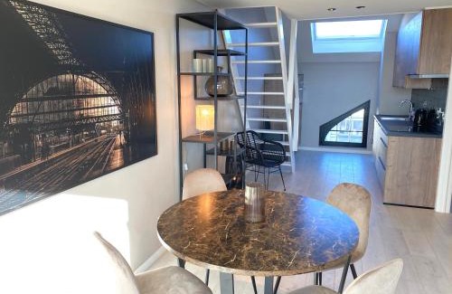 Stationsbuurt Noord Apartment | Penthouse with Airconditioning and Big Terrace, Close to Gent Sint-Pieters Station and City Centre