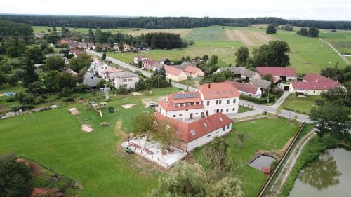 Novosedly nad Nezarkou House | Penzion a restaurace Myslivna Kolence - Třeboňsko