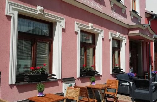 Jindrichuv Hradec Hotel | Penzion U Papoušků