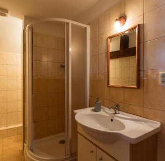 Omlenice House | Penzion Vinicky dvůr