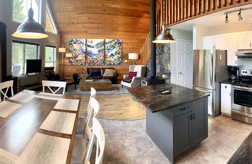 Anglemont Cabin | Peony Point - Semi Waterfront - Shuswap Vacations and Sledding Accommodation