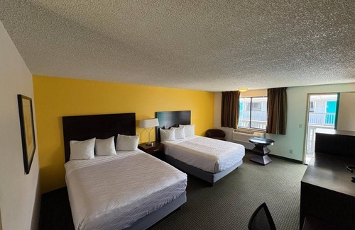 Raleigh West Hotel | PepperTree Inn