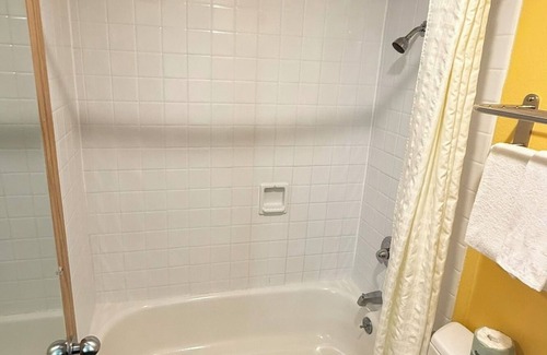 Raleigh West Hotel | PepperTree Inn