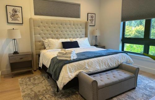 West Bellevue House | Perch - Bellevue Splendor