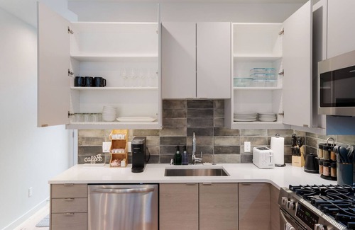 Wallingford House | Perch - Wallingford Place: Modern & Cozy Townhome w/Parking & A/C