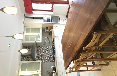 Claremont House | Perfec family home with swimming pool & mountain views for a summer holiday.