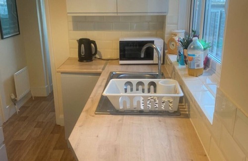 Portswood House | Perfect 2-bedroom house, Albert cottage with WiFi in charming Southampton