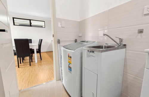 Portsmith Apartment | Perfect 2BR for Groups in Inner-City Suburb
