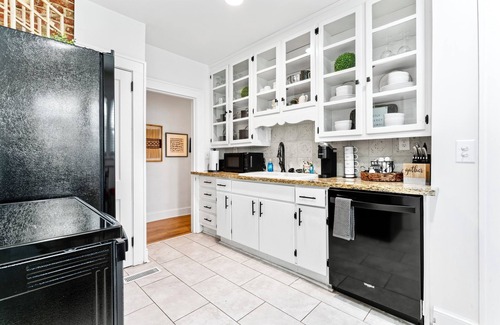 Albemarle House | Perfect Albemarle Getaway Steps From Main Street!