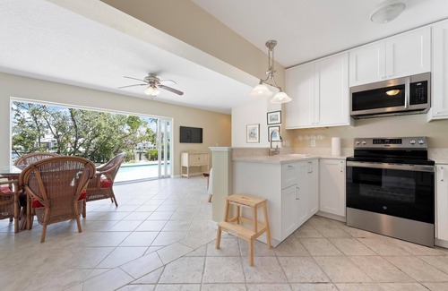 Anna Maria House | Perfect Anna Maria-20% off Aug/Sepn 3 blocks to sugar sand beach. Heated pool.