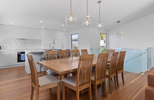 Budgewoi House | Perfect Beachhouse Lakes Surf at your Feet