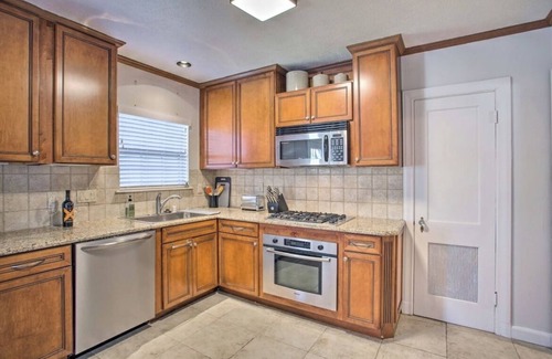Dallas House | Perfect Craftsman House | Uptown Dallas | Love Field Airport Nearby