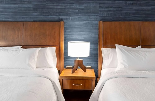 Radnor - Fort Myer Heights Hotel | Perfect DC Getaway | Modern Stay Minutes from Capitol, Museums & Metro | 2 Units