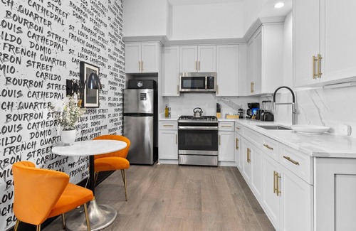 Faubourg Lafayette Hotel | Perfect Downtown Location! Steps from Superdome and French Quarter W/Rooftop Pool, Gym & Gameroom