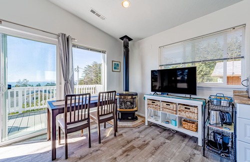 Harbor Apartment | Perfect Escape Near the Beach W/Fast WiFi, Kitchenette, Large Deck & Ocean View