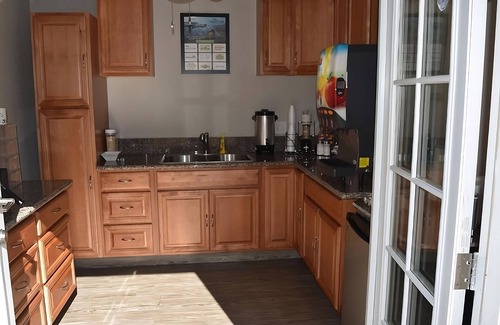 Old Town Hotel | Perfect for a Family Getaway! Minutes from San Diego Zoo, Free Breakfast!
