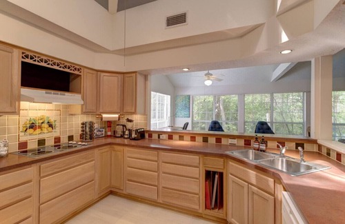 Tomball House | Perfect for Business Professionals
