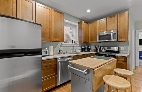 Southwest Garden House | Perfect for Families & Groups - Safe & Near Everything! w/Playground & Parking