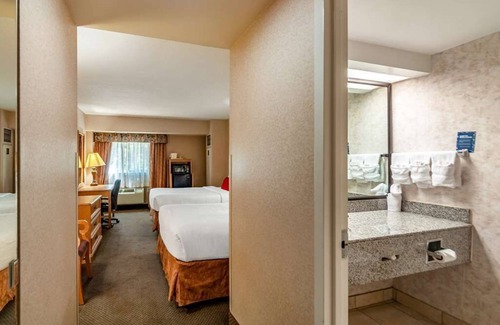 Radnor - Fort Myer Heights Resort | Perfect for Groups! 3 Units, Free Onsite Parking, Pets are Welcome!