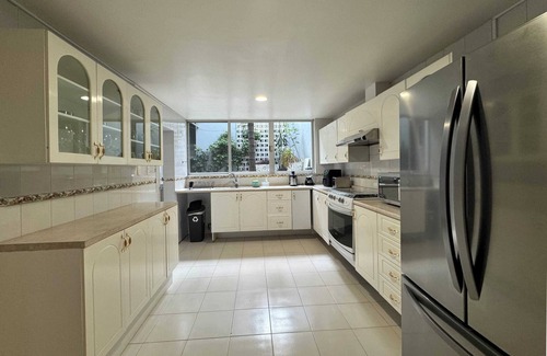 Naucalpan House | Perfect for Groups, Large Garden, Exclusive Suburb
