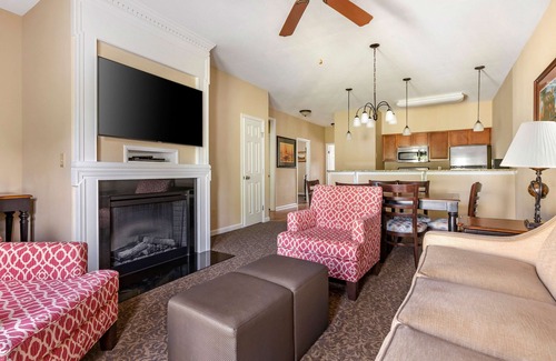 Berkeley Hotel | Perfect for Groups! 2 Units w/Full Kitchens, Seasonal Pool, Free Parking!