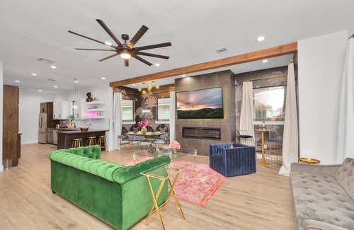 OST - South Union House | Perfect for Large Groups! Hot Tub/Gazebo/Grill/Karaoke Machine/82 in. TV & More!
