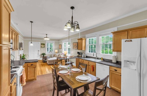 Lyman House | Perfect for Longer Stays @ Rachel's Retreat