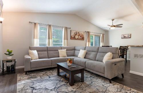 Ballwin House | Perfect Getaway 3BR 3BA Home Close to Parks and Shopping