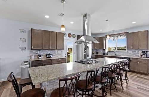 Joshua House | Perfect Home for Lg Groups, Travelers w/kids, Bonus 5k sqft Venue for Events!